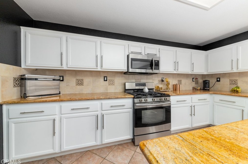 14395 Quail Ct, Fontana CA  92336-3625 exterior