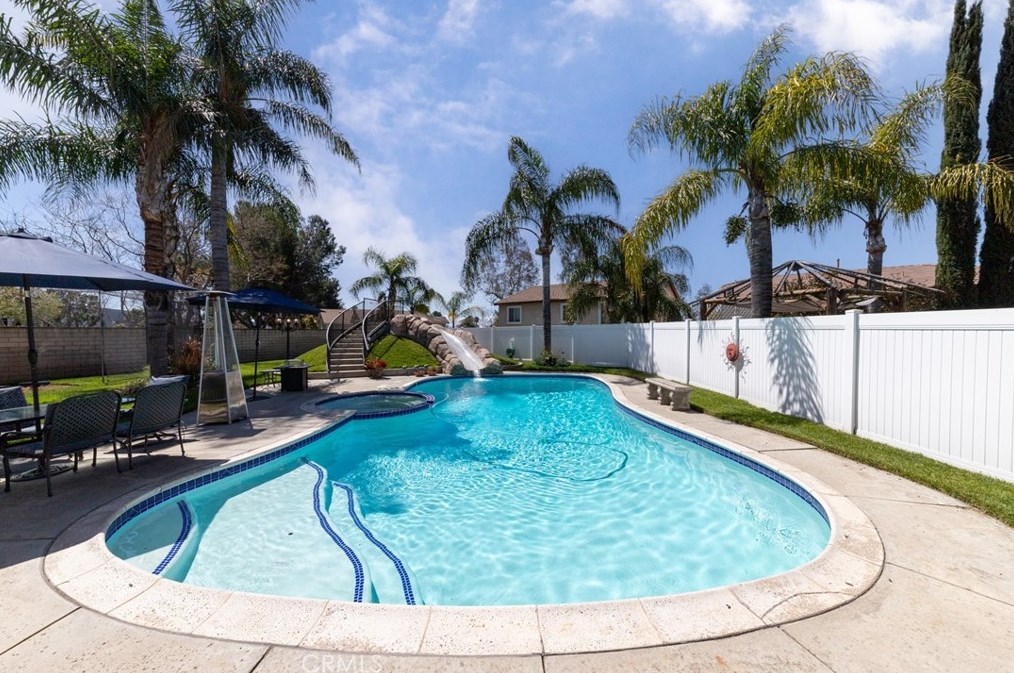 14395 Quail Ct, Fontana CA  92336-3625 exterior