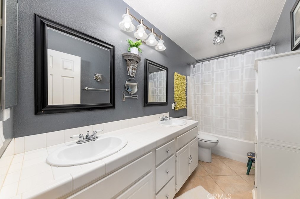 14395 Quail Ct, Fontana CA  92336-3625 exterior