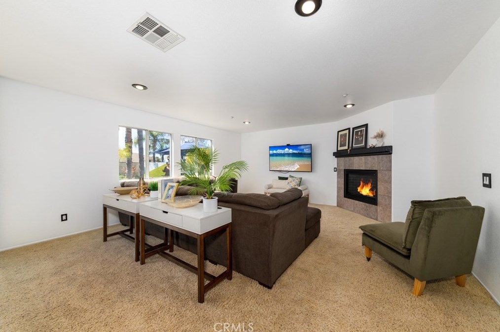 14395 Quail Ct, Fontana CA  92336-3625 exterior