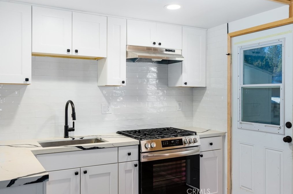 917 Cypress Ln, Big Bear City CA  92314-8818 exterior