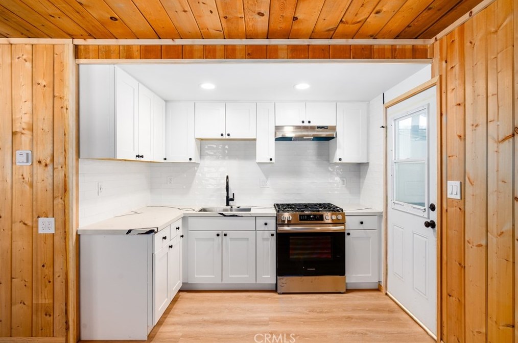 917 Cypress Ln, Big Bear City CA  92314-8818 exterior