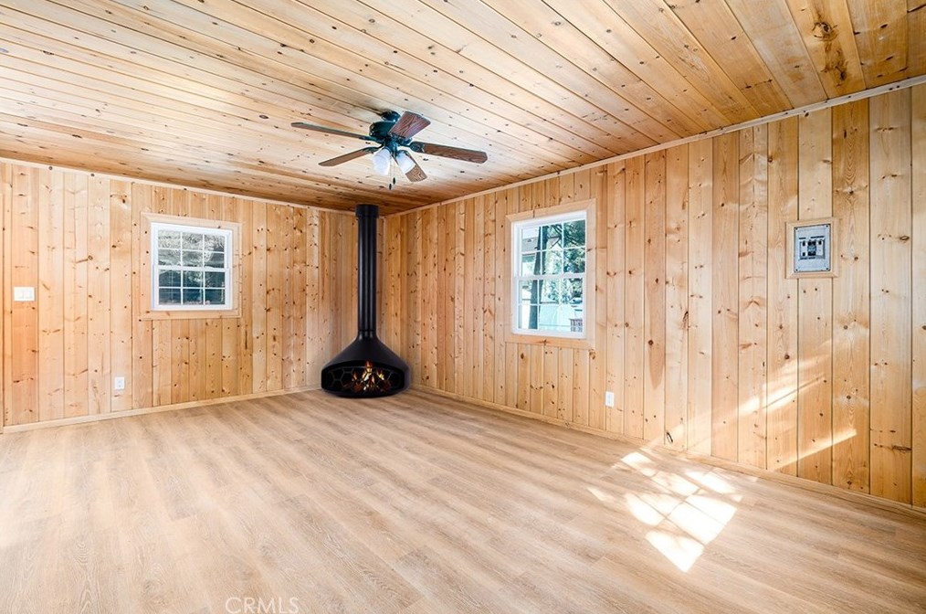 917 Cypress Ln, Big Bear City CA  92314-9006 exterior