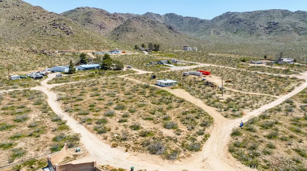 15223 Byron Dr, Apple Valley CA  92307-3898 exterior