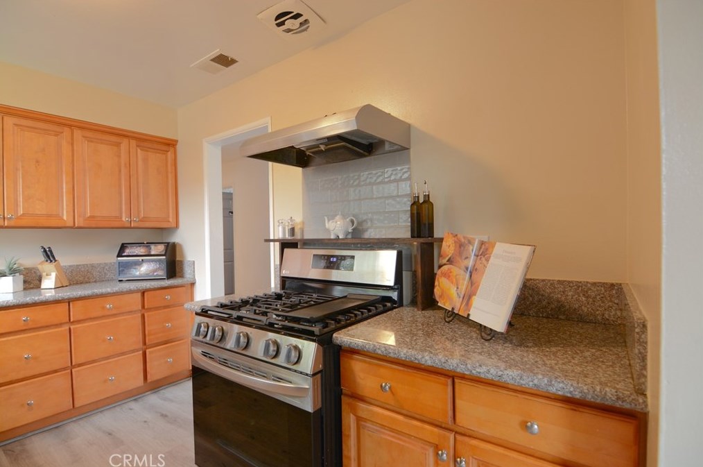 2948 Eton Pl, Pomona CA  91767-1735 exterior