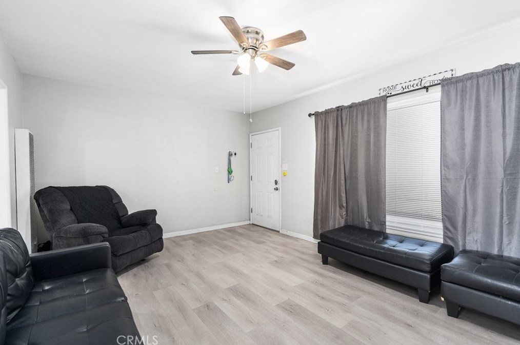 511 Willow Ave, Rialto CA  92376-4921 exterior