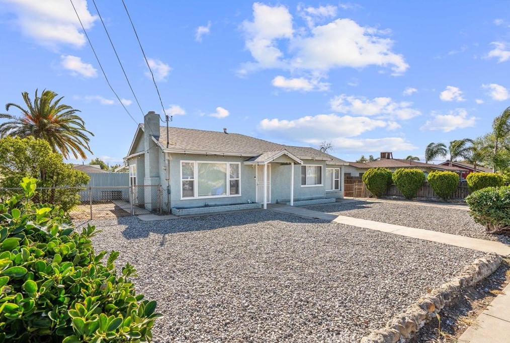 511 Willow Ave, Rialto CA  92376-4921 exterior