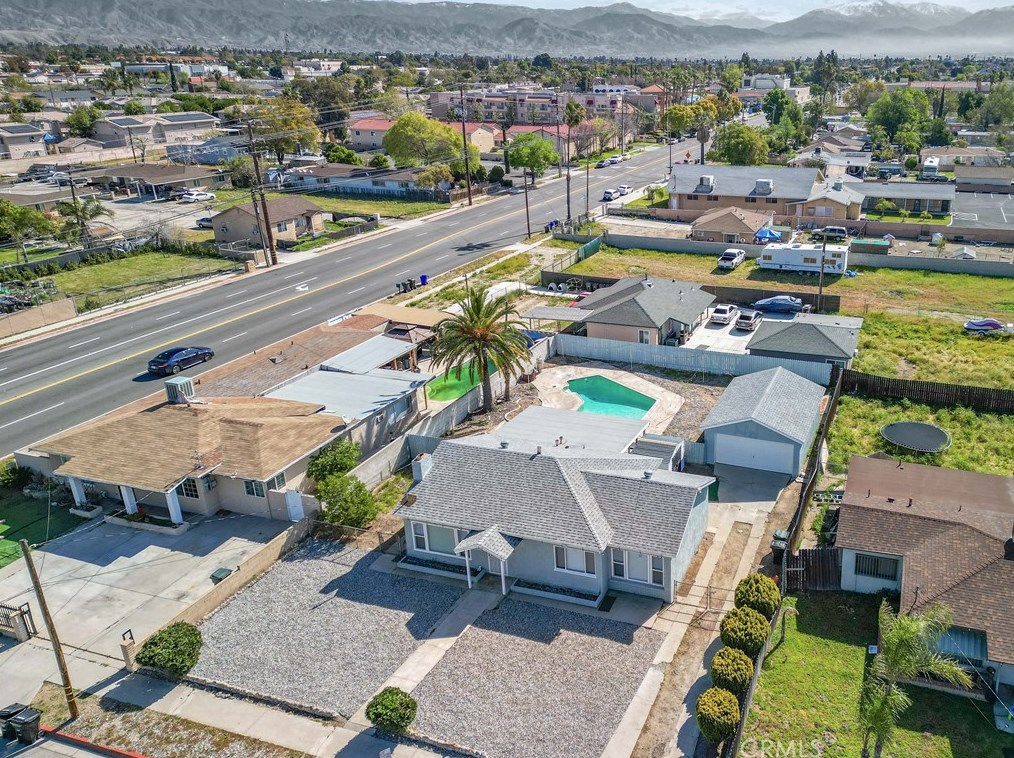 511 Willow Ave, Rialto CA  92376-4921 exterior