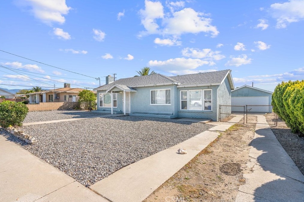 511 Willow Ave, Rialto CA  92376-4921 exterior