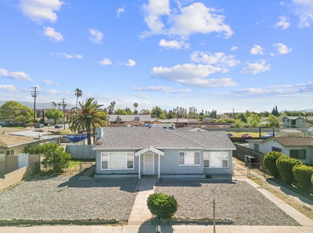 511 Willow Ave, Rialto CA  92376-4921 exterior