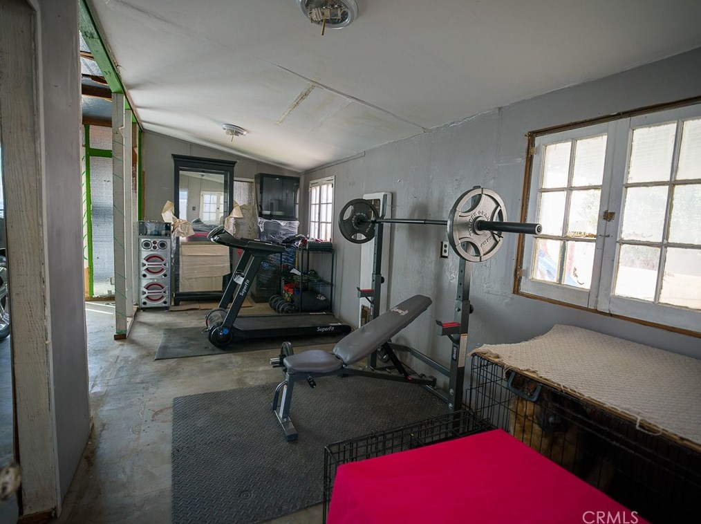 16781 Tracy St, Victorville CA  92395-3807 exterior