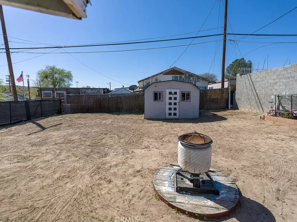 16781 Tracy St, Victorville CA  92395-3807 exterior