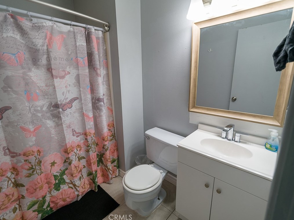 16781 Tracy St, Victorville CA  92395-3807 exterior