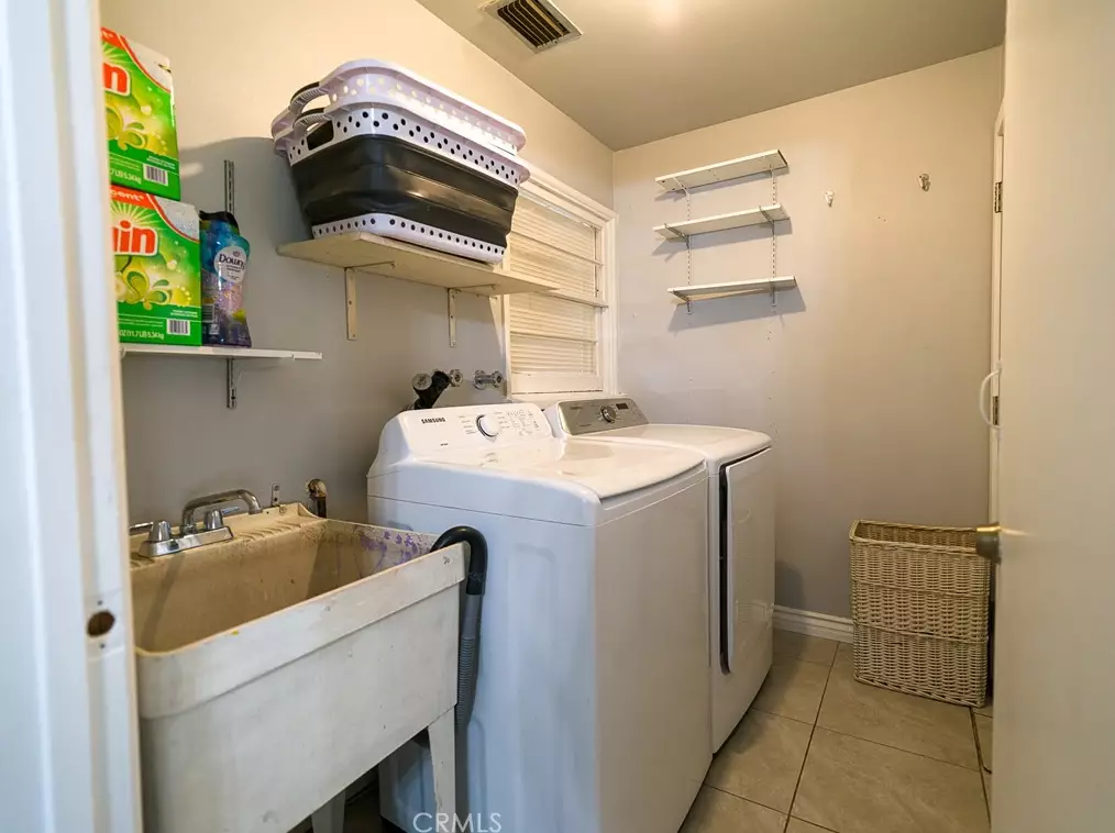 16781 Tracy St, Victorville CA  92395-3807 exterior