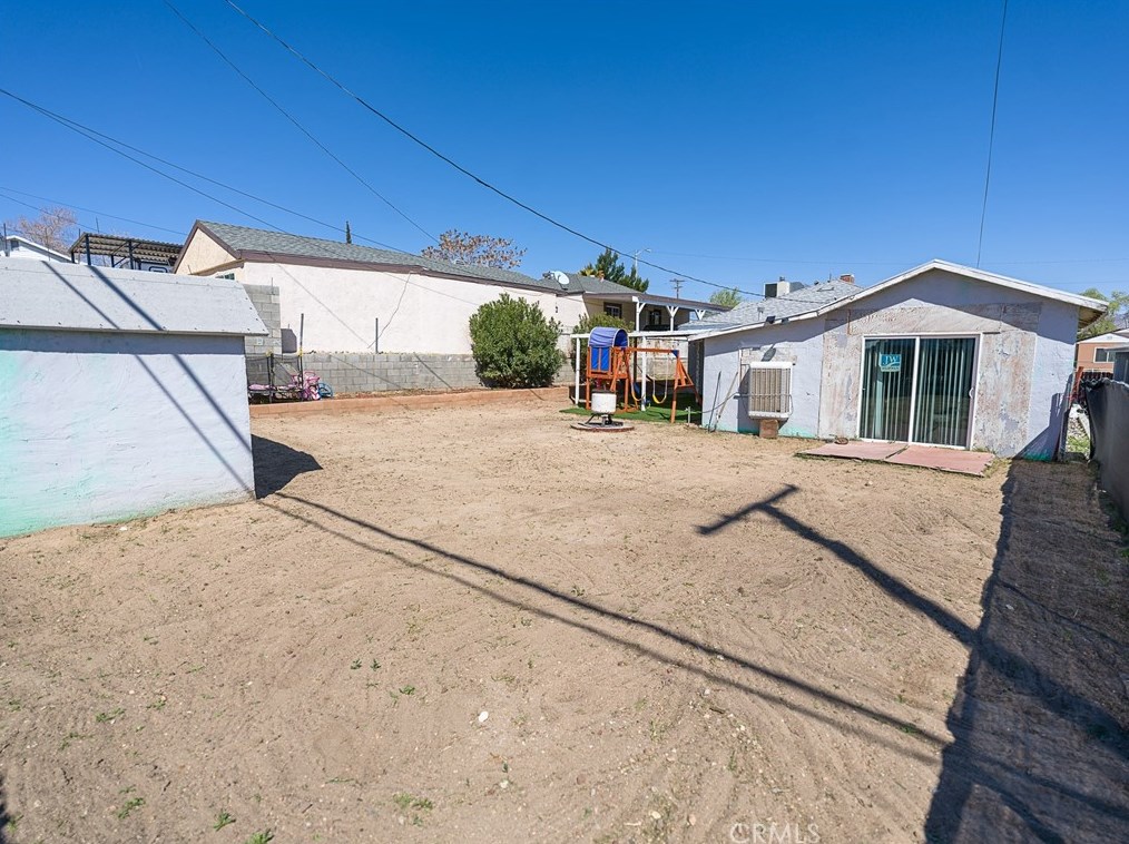 16781 Tracy St, Victorville CA  92395-3807 exterior