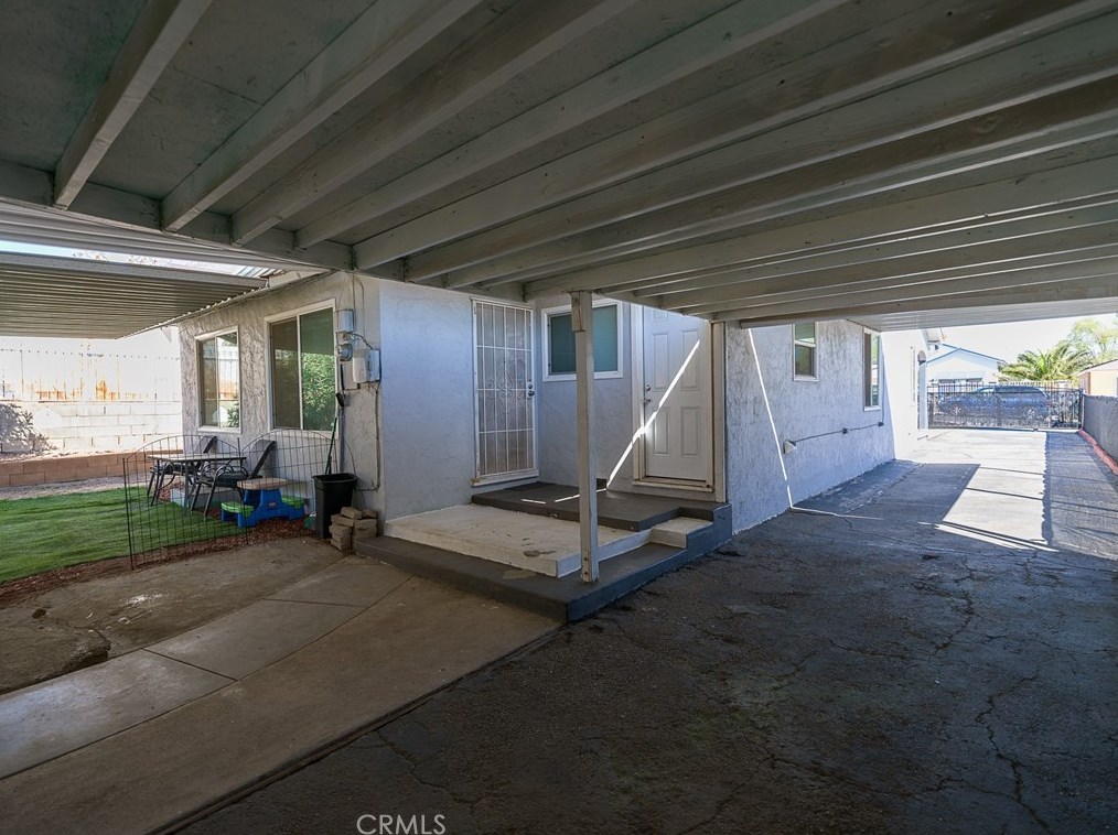 16781 Tracy St, Victorville CA  92395-3807 exterior