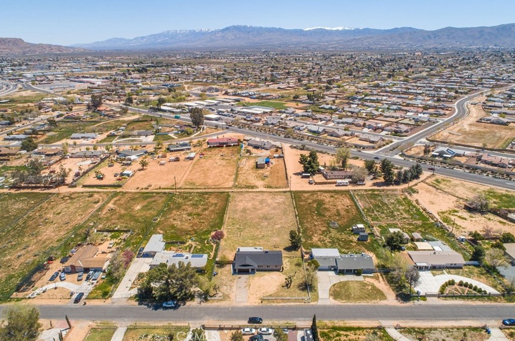 13789 Lakota Rd, Apple Valley CA  92307-5805 exterior