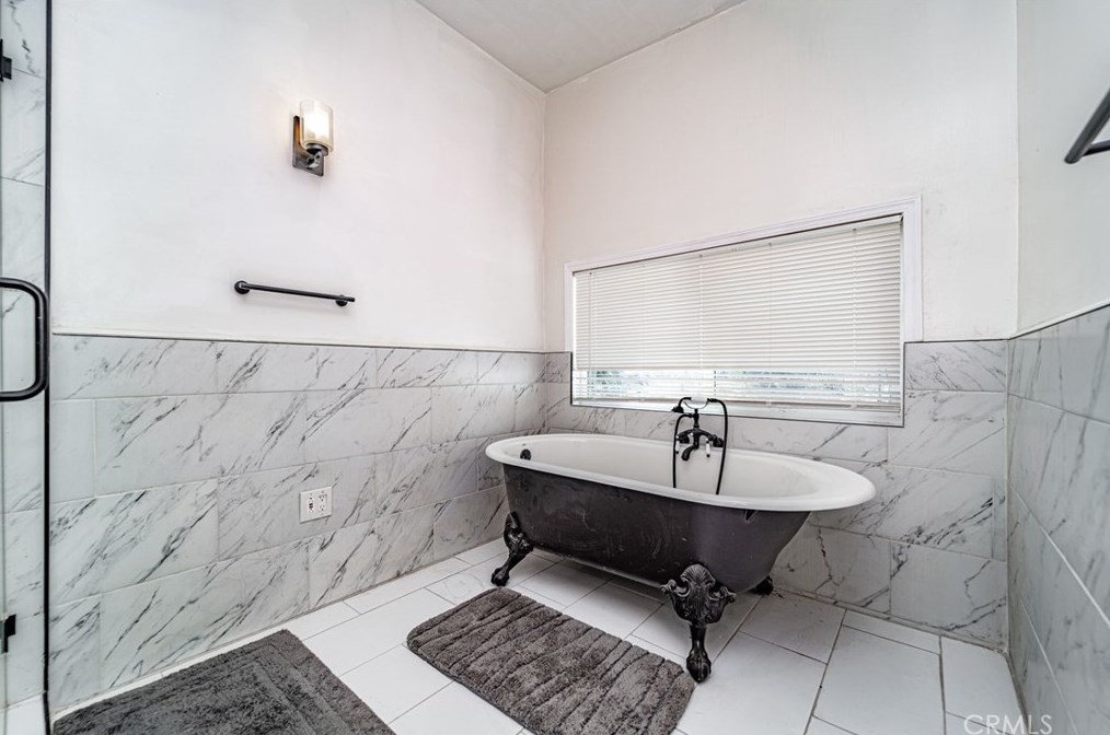 1807 Seigneur Ave, Los Angeles CA  90032-4024 exterior