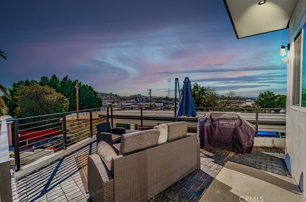 1807 Seigneur Ave, Los Angeles CA  90032-4024 exterior