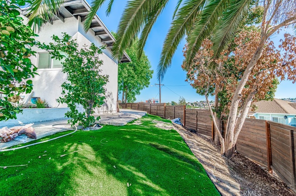 1807 Seigneur Ave, Los Angeles CA  90032-4024 exterior