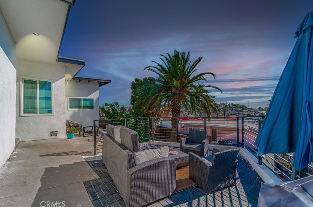 1807 Seigneur Ave, Los Angeles CA  90032-4024 exterior