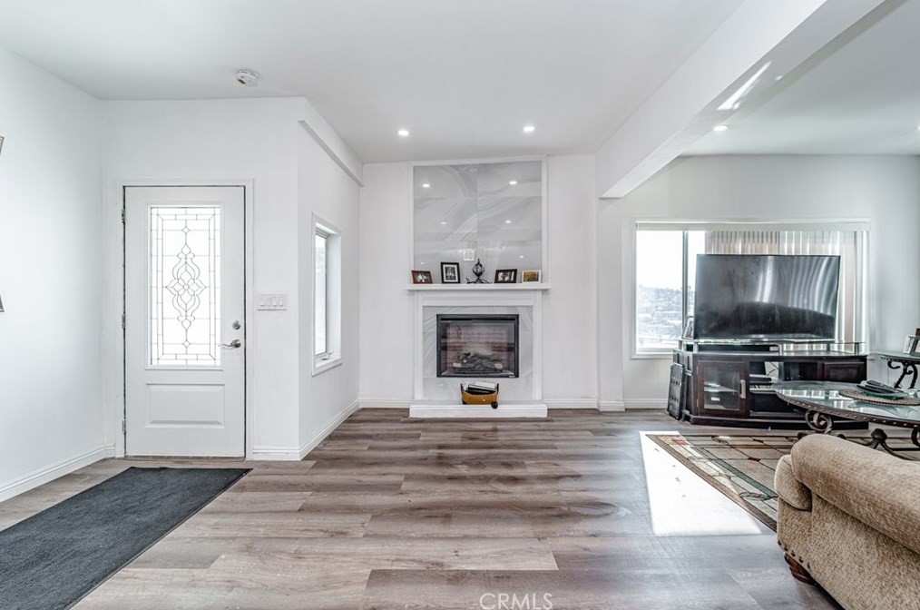 1807 Seigneur Ave, Los Angeles CA  90032-4024 exterior