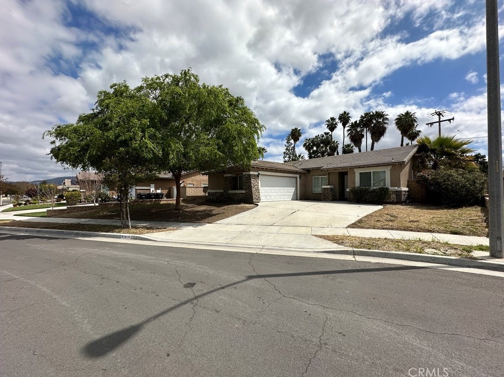 810 Aria Rd, Hemet CA  92543-4372 exterior