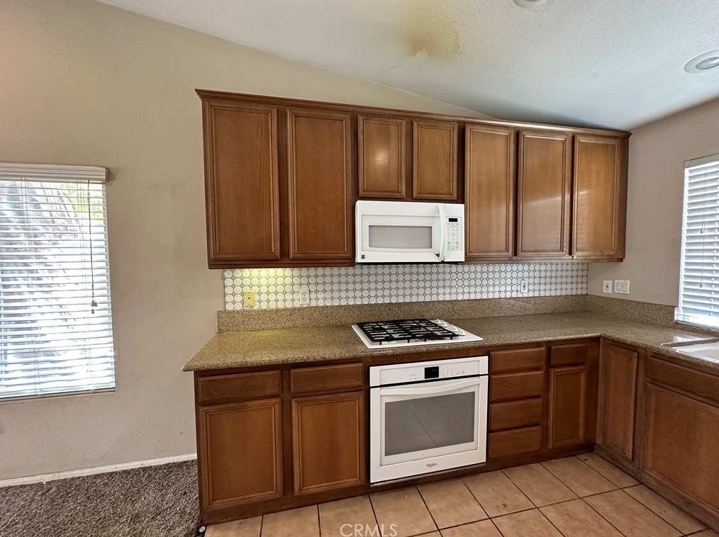 810 Aria Rd, Hemet CA  92543-4372 exterior