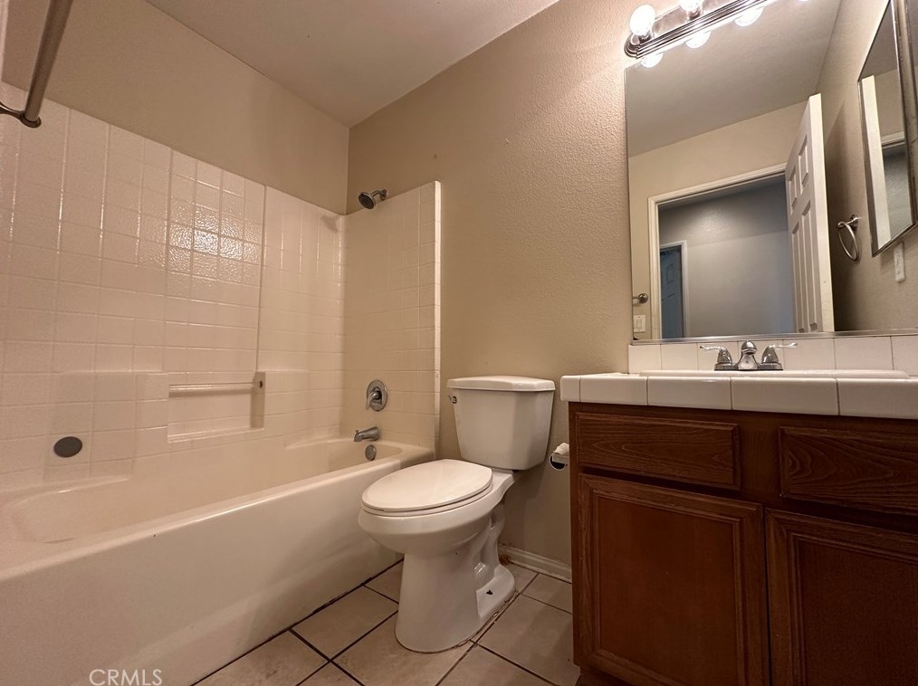 810 Aria Rd, Hemet CA  92543-4372 exterior
