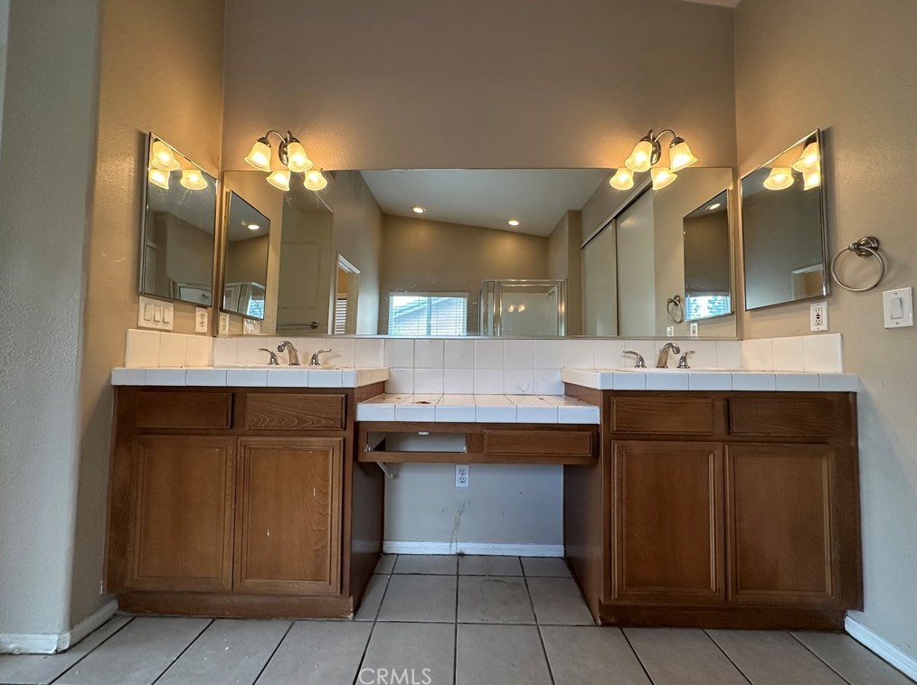 810 Aria Rd, Hemet CA  92543-4372 exterior