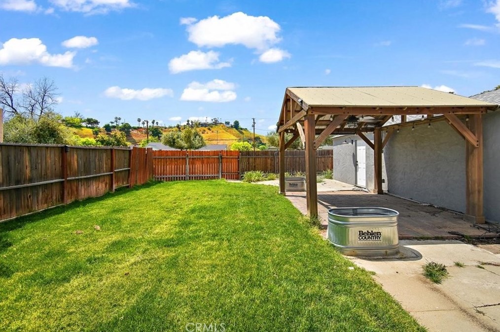 3898 Mtn Vw Ave, San Bernardino CA  92405-2330 exterior