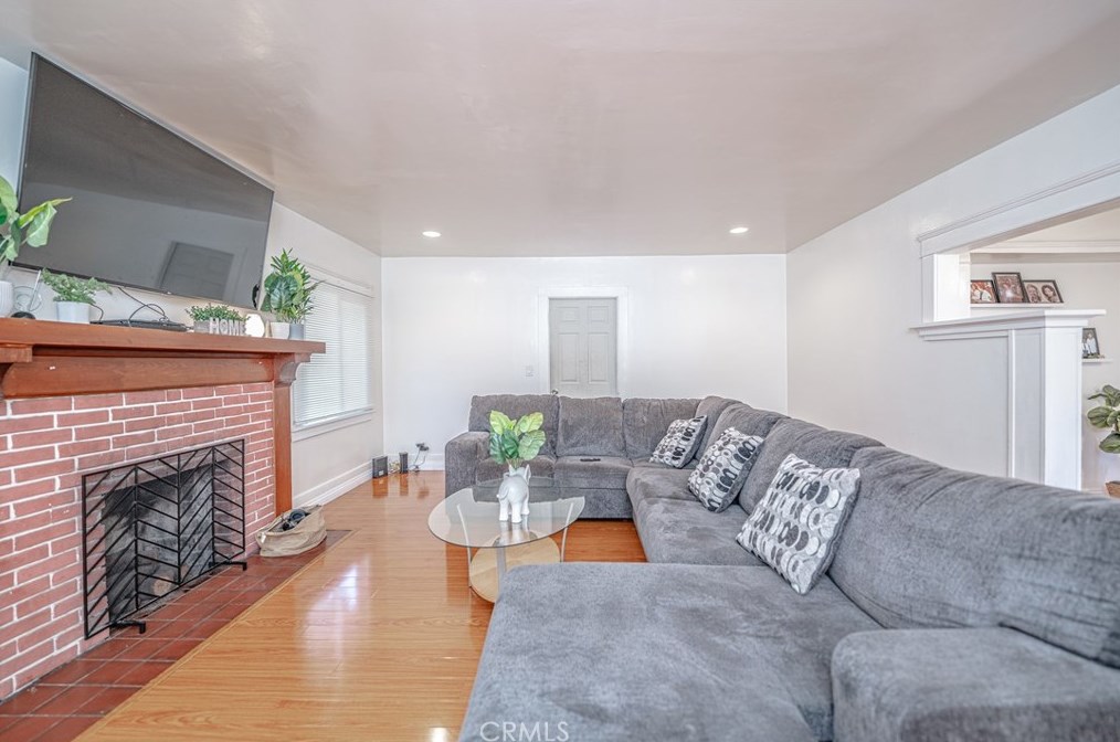 309 Acacia St, Altadena CA 91001-5515 exterior