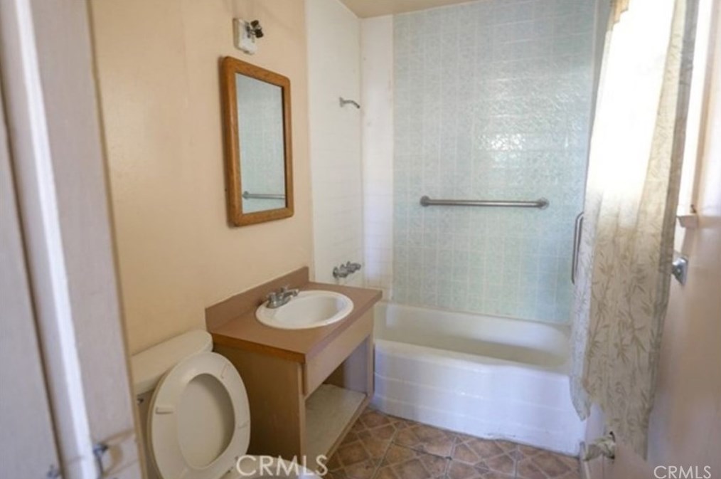 150 Lilac Ave, Rialto CA  92376-5733 exterior