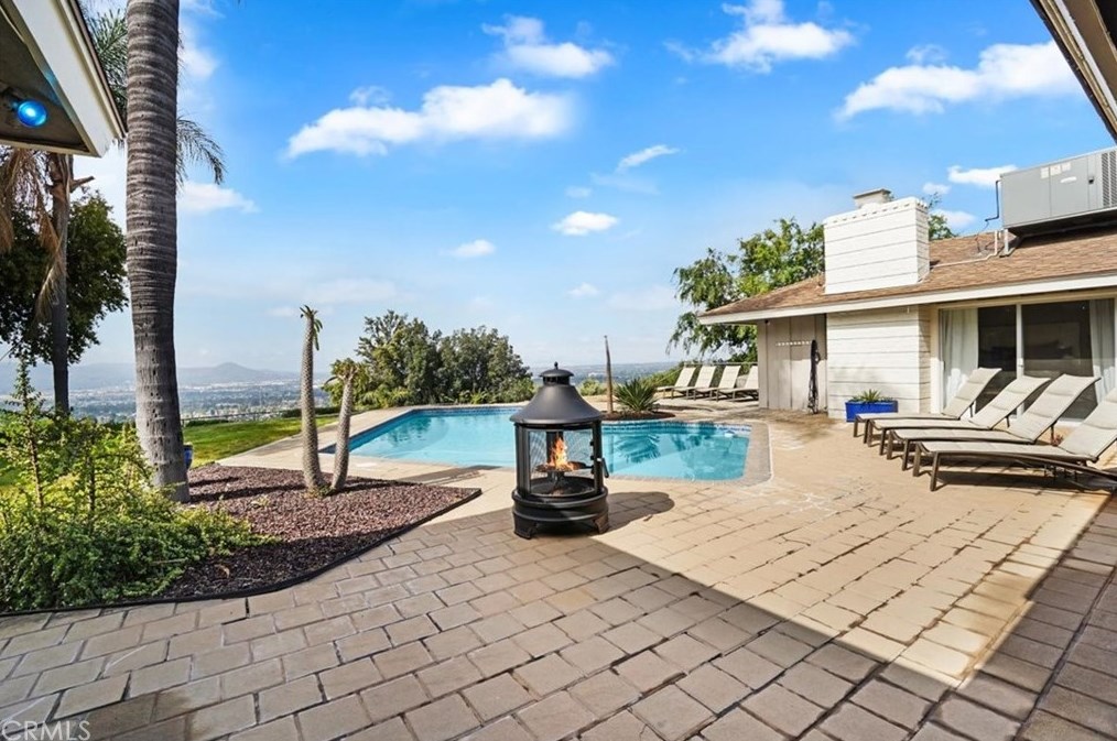 3621 Hemlock Dr, San Bernardino CA  92404-3102 exterior