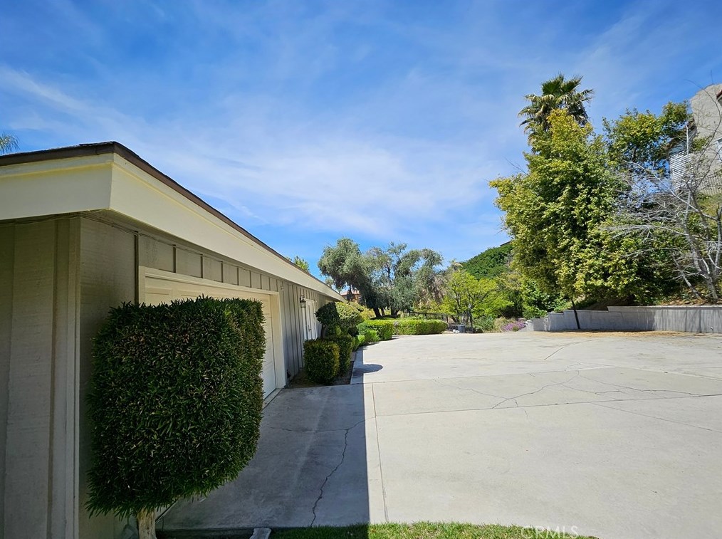 3621 Hemlock Dr, San Bernardino CA  92404-3102 exterior