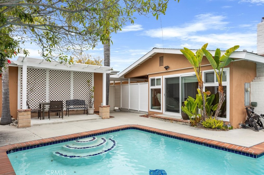 1054 El Dorado Dr, Fullerton CA  92835-3724 exterior