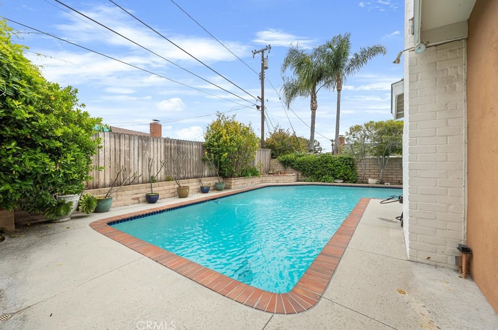 1054 El Dorado Dr, Fullerton CA  92835-3724 exterior