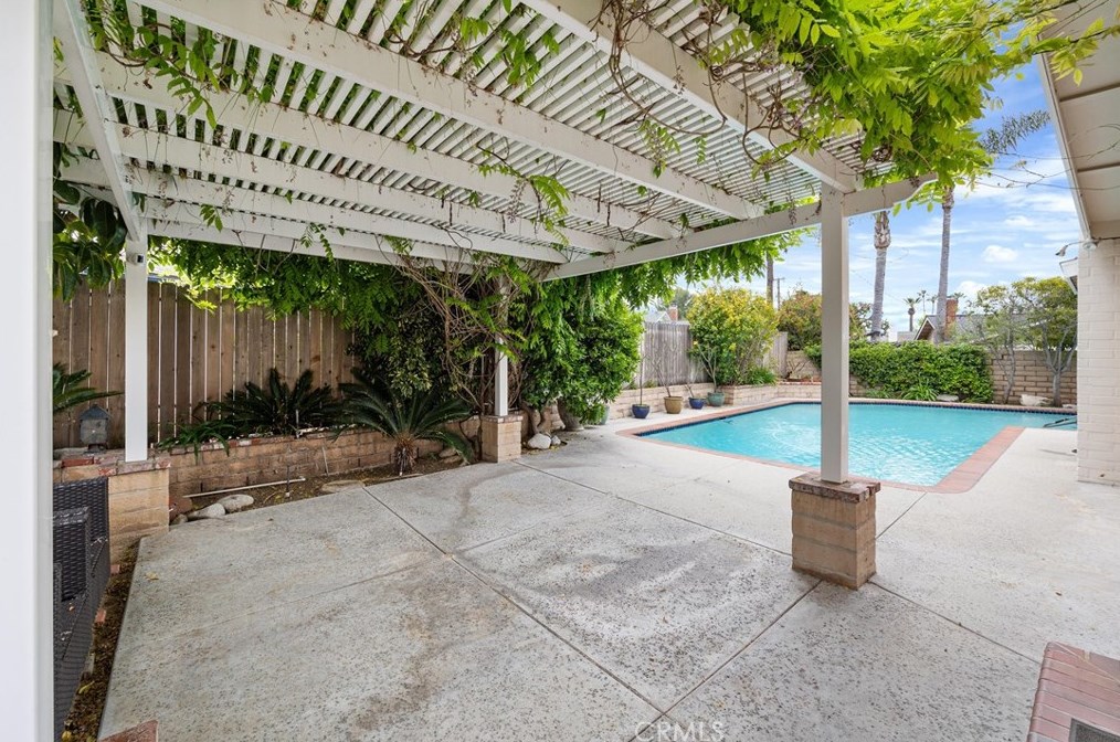 1054 El Dorado Dr, Fullerton CA  92835-3724 exterior