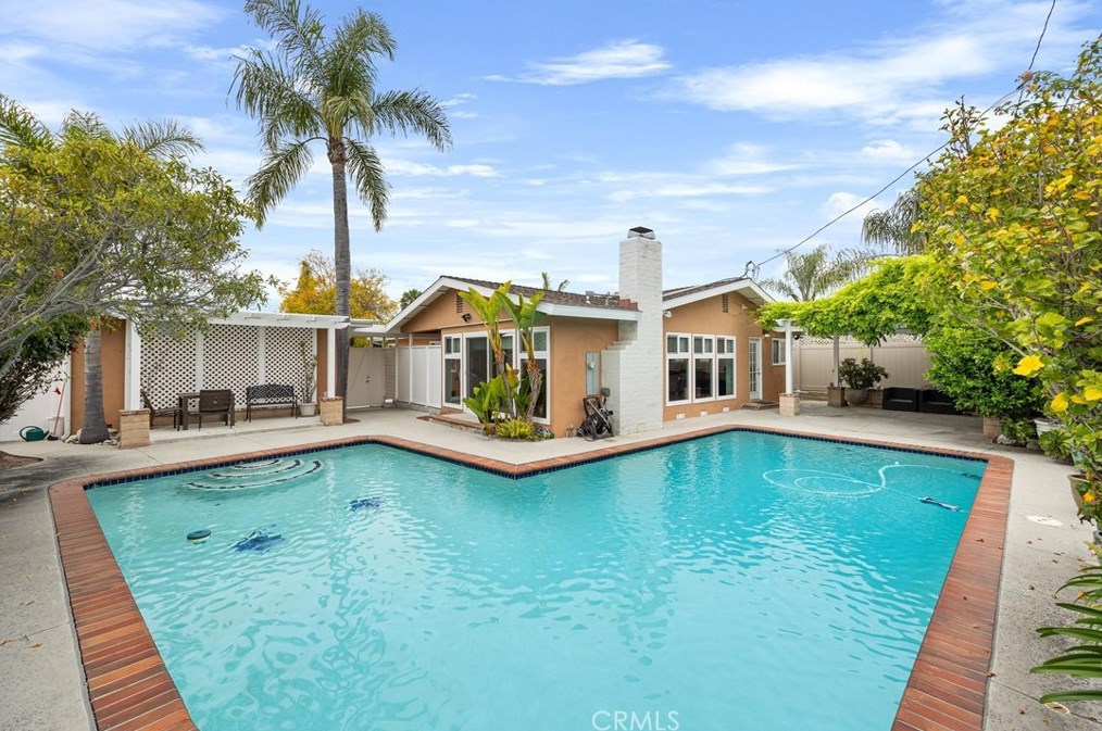 1054 El Dorado Dr, Fullerton CA  92835-3724 exterior