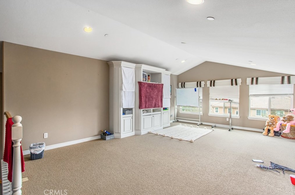 15562 Sicily Ln, Fontana CA  92336-4622 exterior