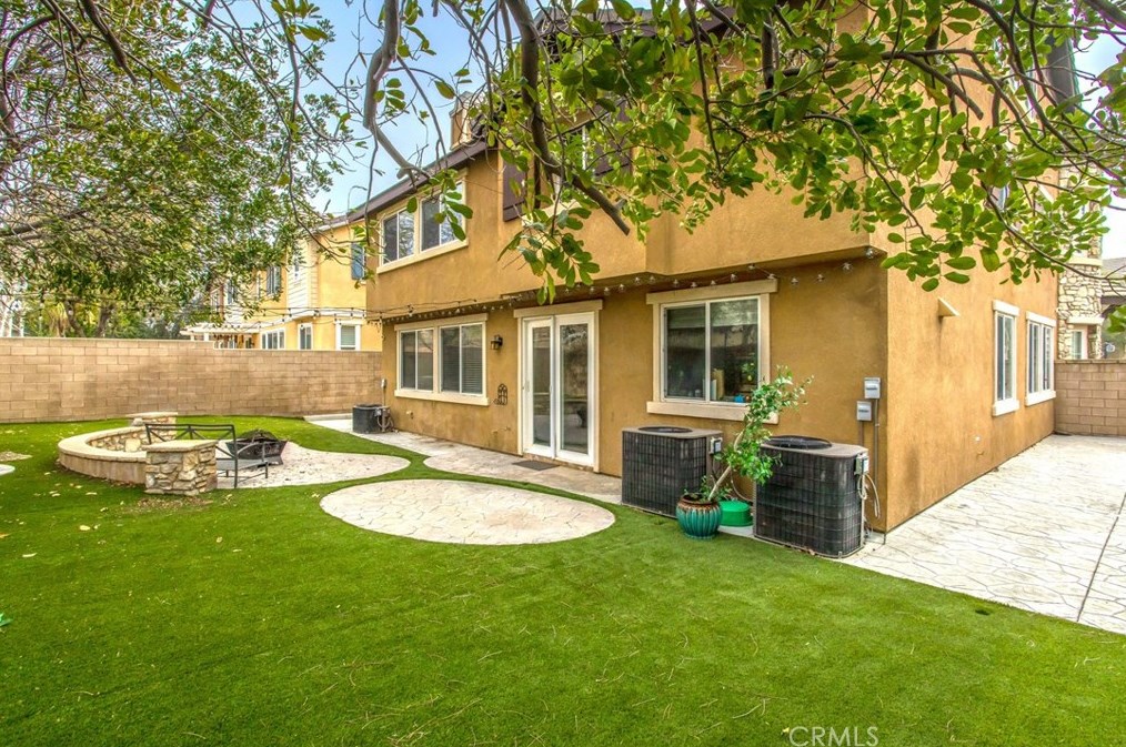 15562 Sicily Ln, Fontana CA  92336-4622 exterior