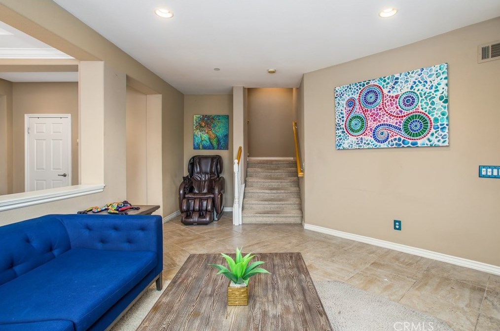 15562 Sicily Ln, Fontana CA  92336-4622 exterior