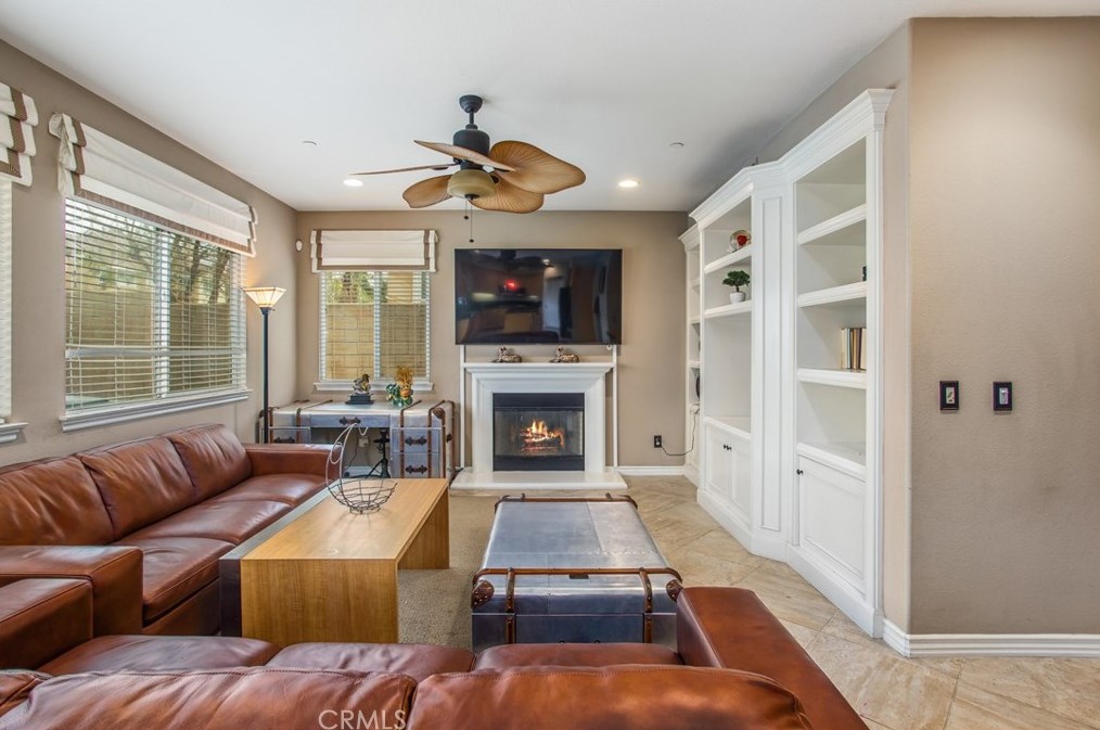 15562 Sicily Ln, Fontana CA  92336-4622 exterior