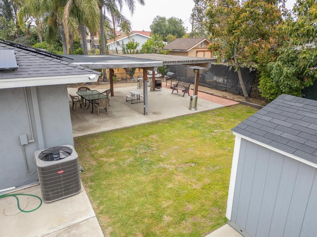 9281 Hemlock Ave, Fontana CA  92335-4326 exterior