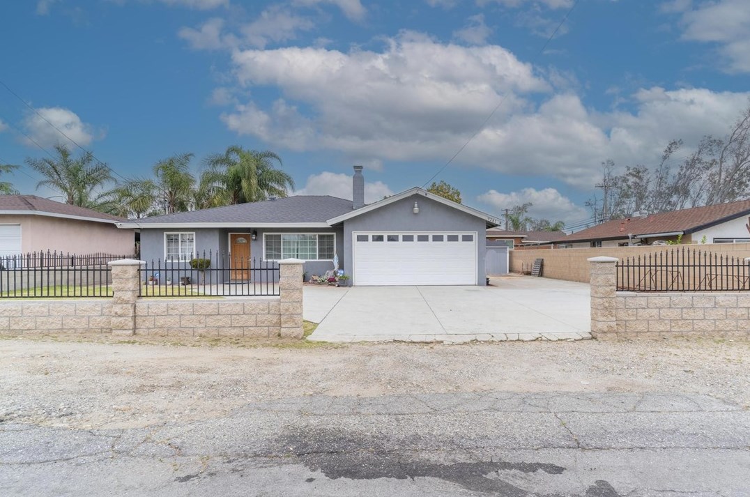 9281 Hemlock Ave, Fontana CA  92335-4326 exterior