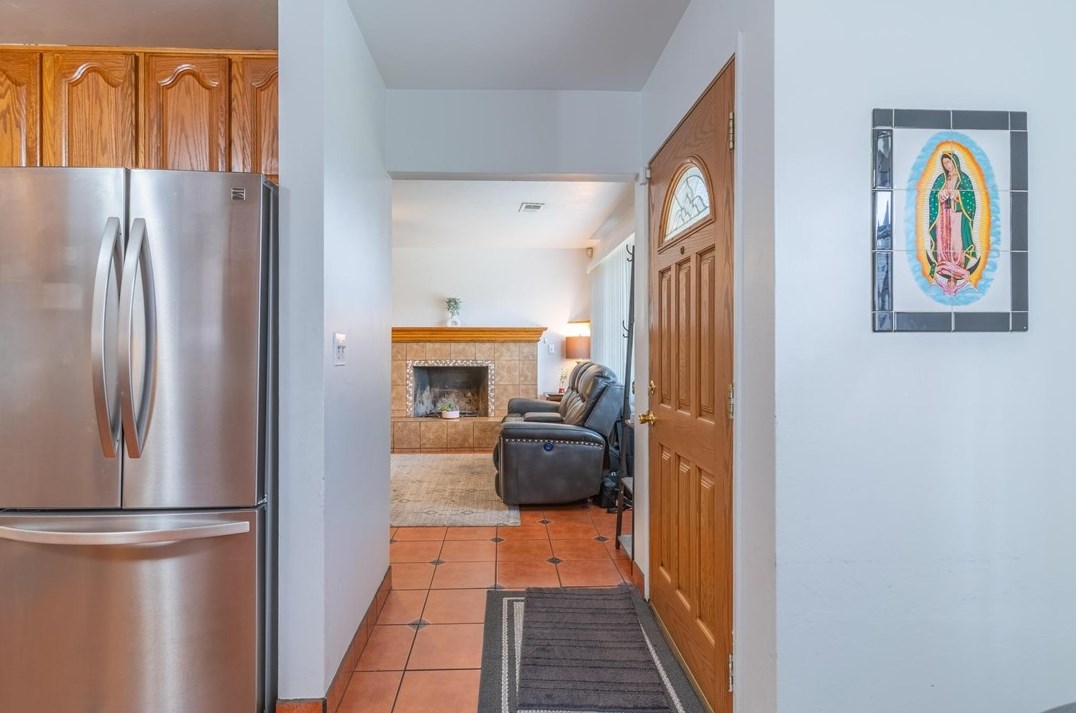 9281 Hemlock Ave, Fontana CA  92335-4326 exterior