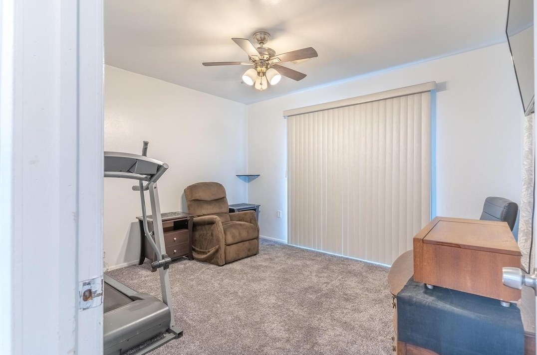 9281 Hemlock Ave, Fontana CA  92335-4326 exterior