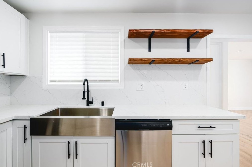 5202 Coralite St, Long Beach CA  90808-3410 exterior