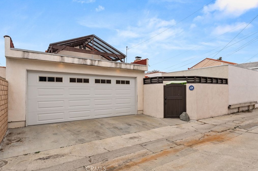 236 Granada Ave, Long Beach CA  90803-5512 exterior