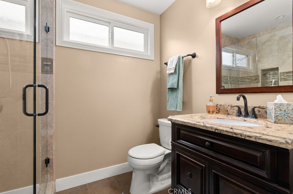 236 Granada Ave, Long Beach CA  90803-5512 exterior